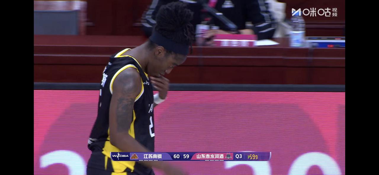 江苏女篮2号外援衣服是自己撕烂的！

我大概十几分钟前刷到一个视频，标题说山东女