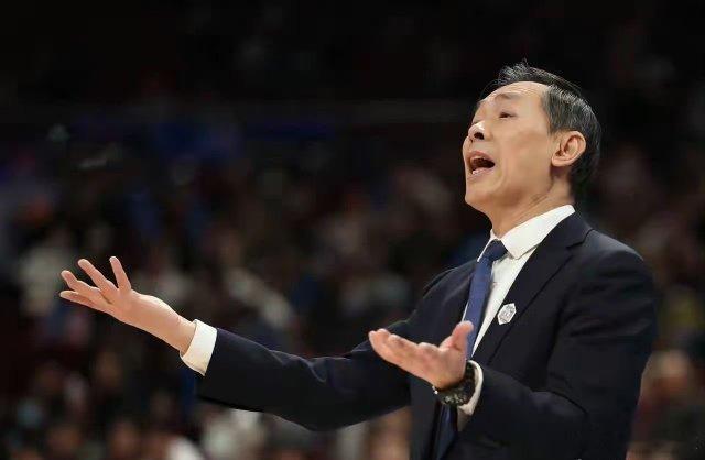 许利民运气真好！据广东媒体人关辛透露：奎因今天被送到医院检查，理由是腿感觉到疼痛