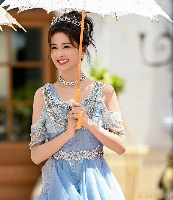 情人节在优酷看白鹿被甜到了 说实话，我本来对情人节没啥期待，结果打开酷看到白鹿，