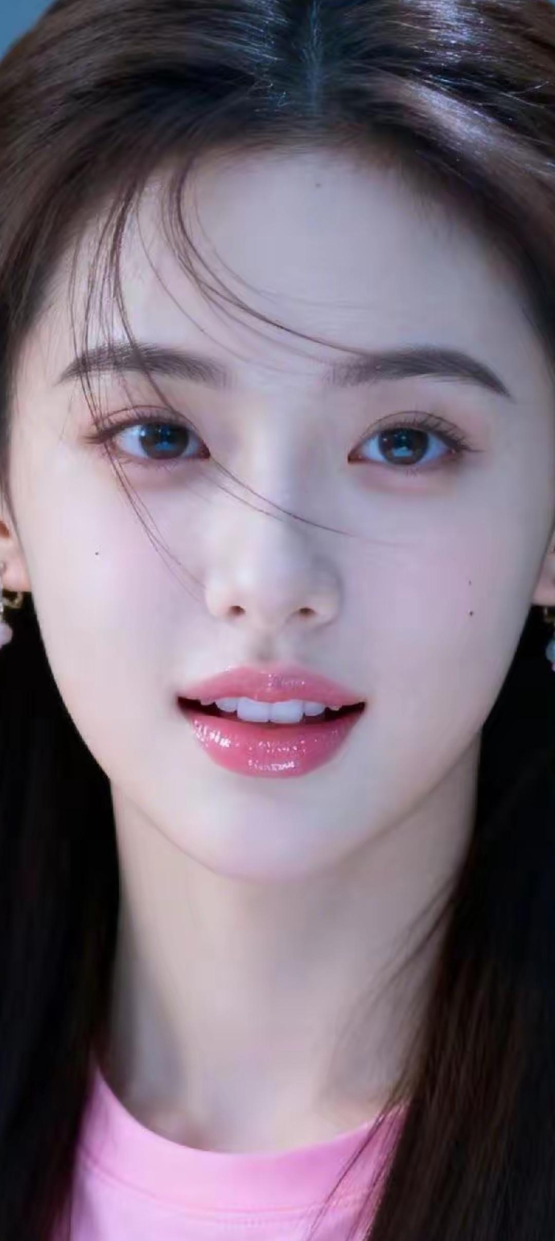 元气少女，甜美笑容，粉色上衣，清新自然！🌸💕