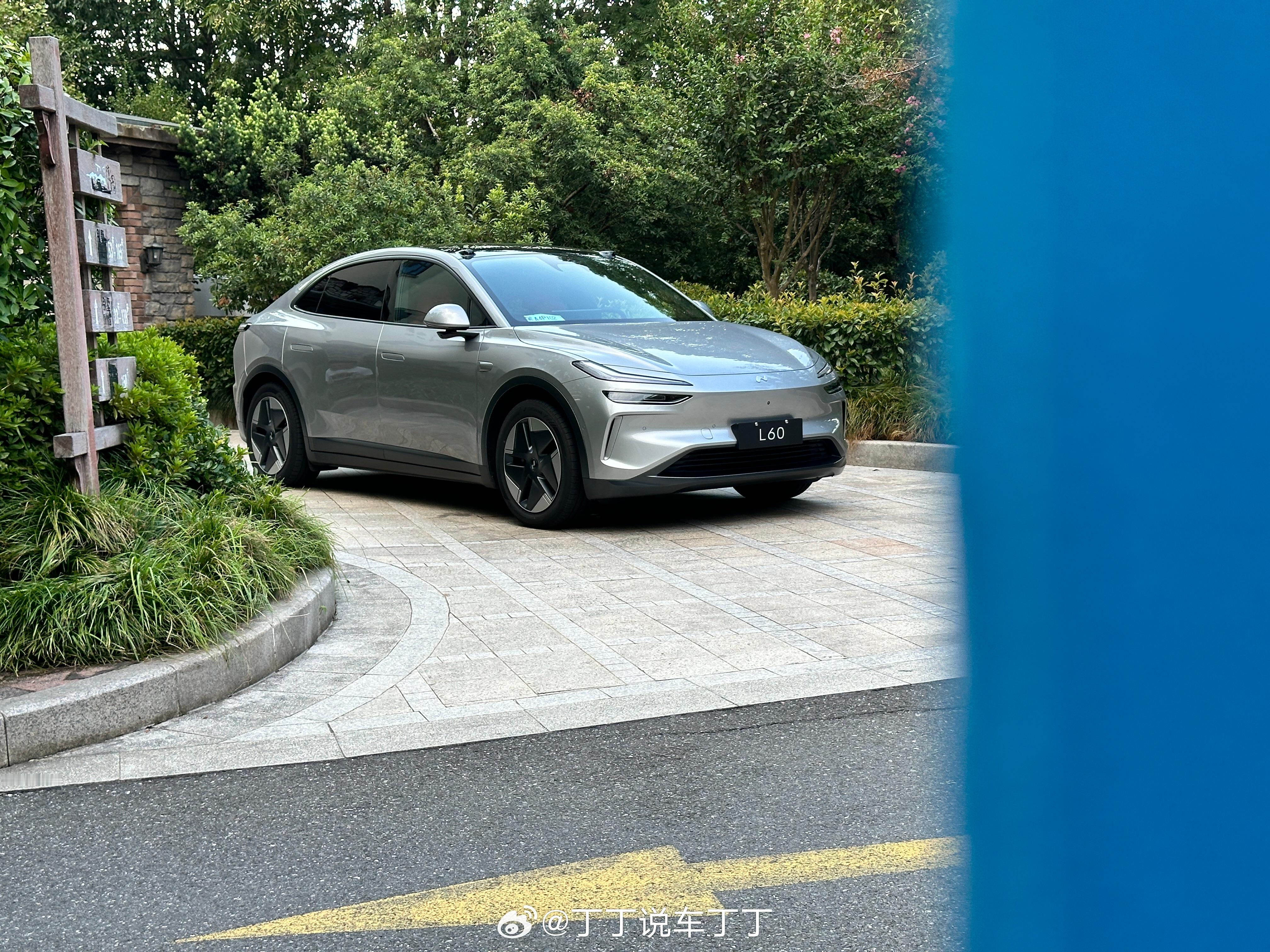 问：乐道L60比特斯拉Model Y更好吗？答：比现款Y更好，毫无疑问。问：它能
