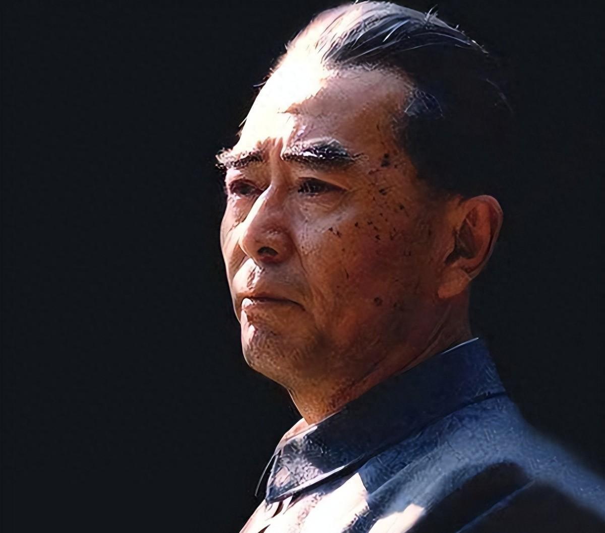 1990年王铁成出演周恩来时提出剧组要求：敏感内容也必须拍，不能因为敏感避而不谈