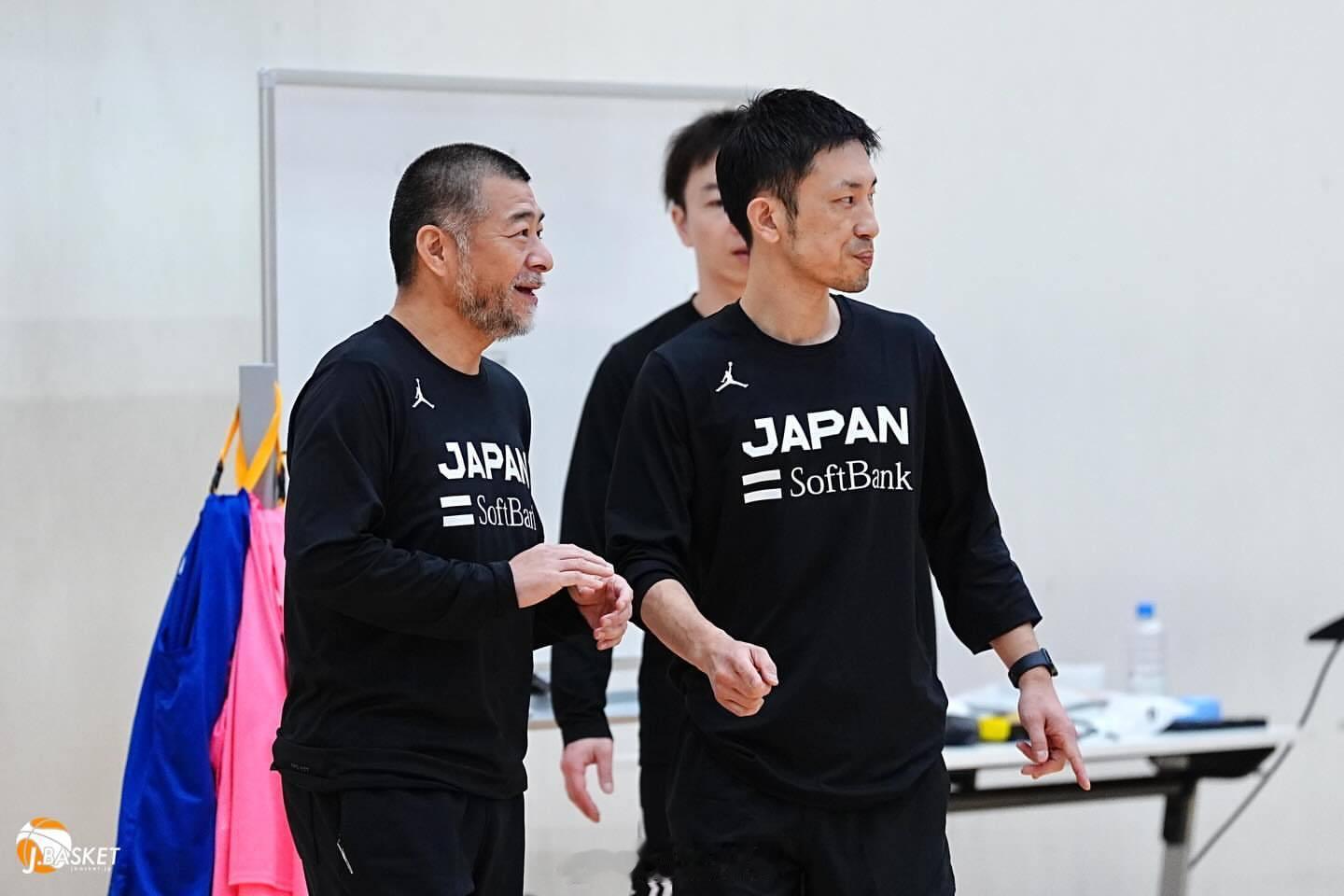 中国男篮 日本男篮第一天集训，直接就是媒体公开课！这是冲绳体育馆的副馆，2025