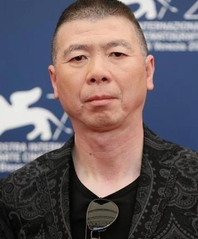 《抓特务》和《牛来》，
一部是冯小刚执导，胡歌、雷佳音主演，剧本从上世纪90年代