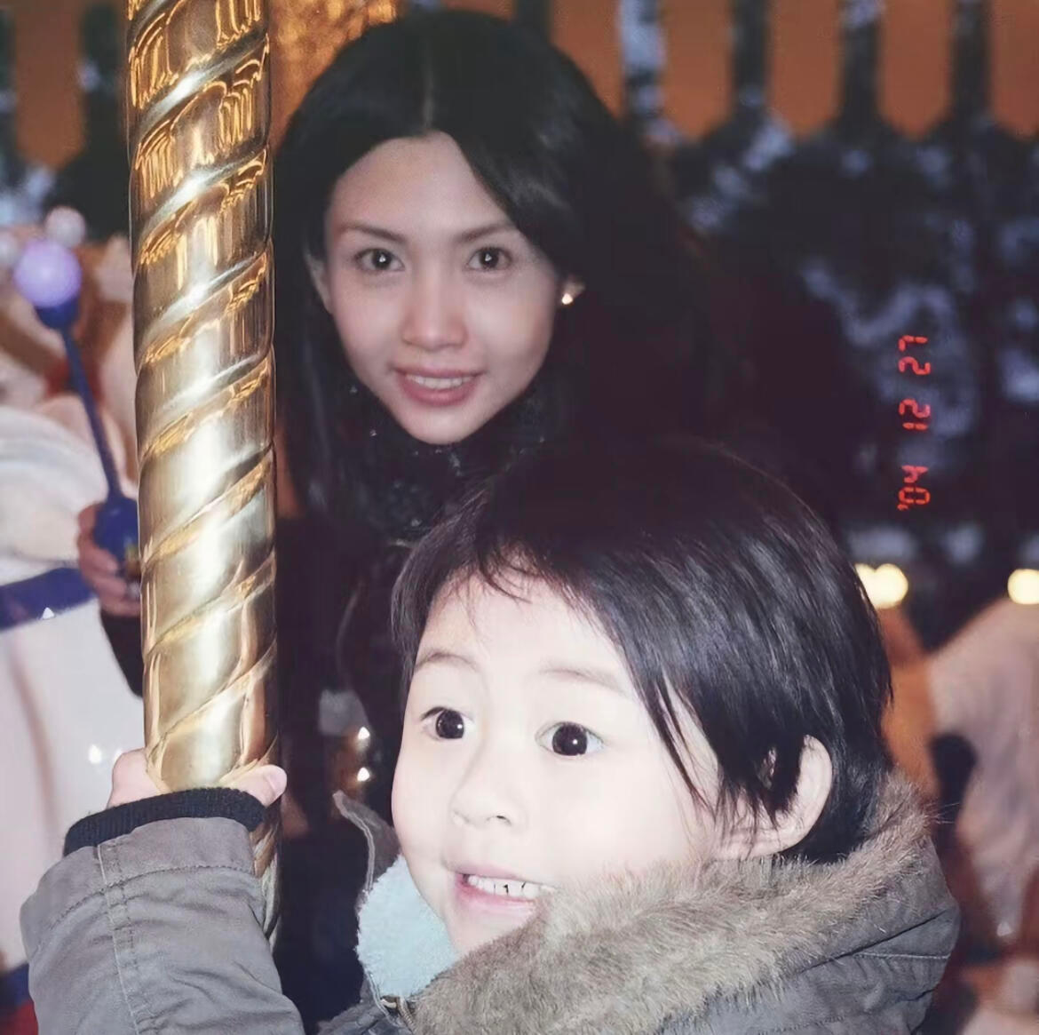 36岁的邱淑贞和她的可爱女儿 ​​​