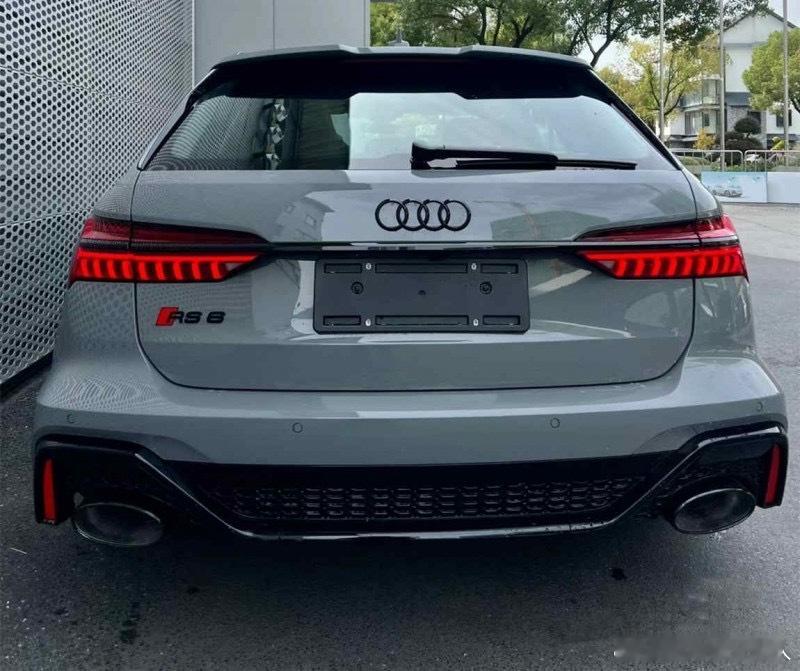 奥迪 RS6 Avant performance 纳多灰/黑内 现车选装：带动态