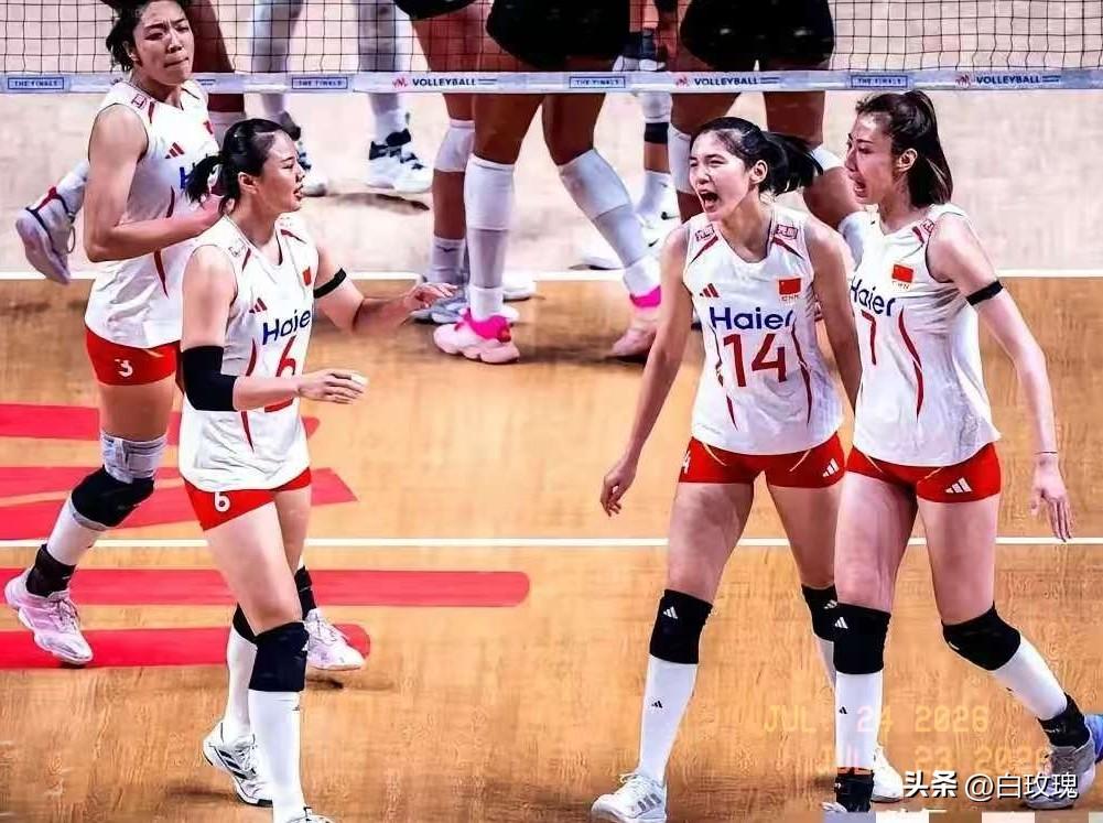 15比25溃败，决胜局2比5落后，澳门东亚运动会体育馆的空气几乎凝固。

分站赛