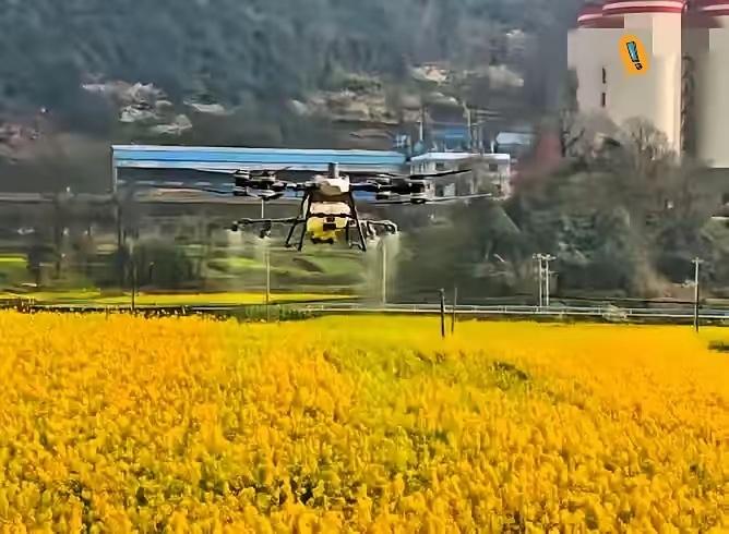 别再洗了！洗不白！
这两天突然齐刷刷冒出来一堆替无人机喷药洗地的文章，像接到统一