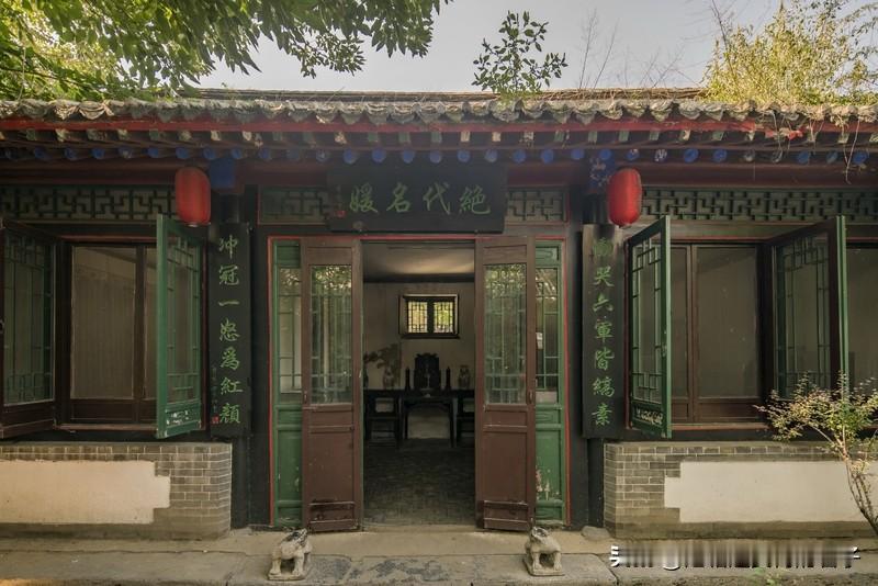 看到“一院桃花听燕语”这个上联，瞬间就被带入了一幅春意盎然的画面。桃花满院，燕子