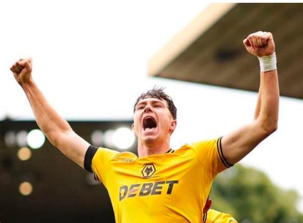 罗马诺：水晶宫提高报价求购狼队前锋拉森，正与球员谈判据著名转会专家罗马诺报道，水