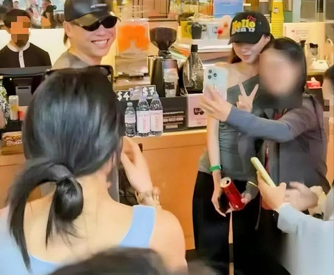 胡彦斌海边激吻照翻车？

家人们谁懂啊！胡彦斌突然在粉丝群道歉，竟和一张海边吻照