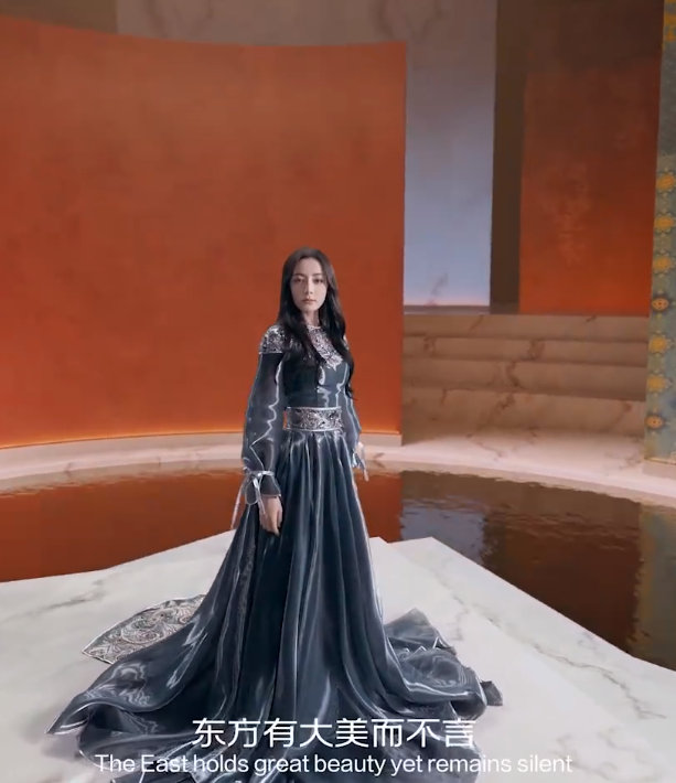 迪丽热巴东方之美 迪丽热巴赋美万千家庭迪丽热巴东方之美，是赋美万千家庭的热巴，谁