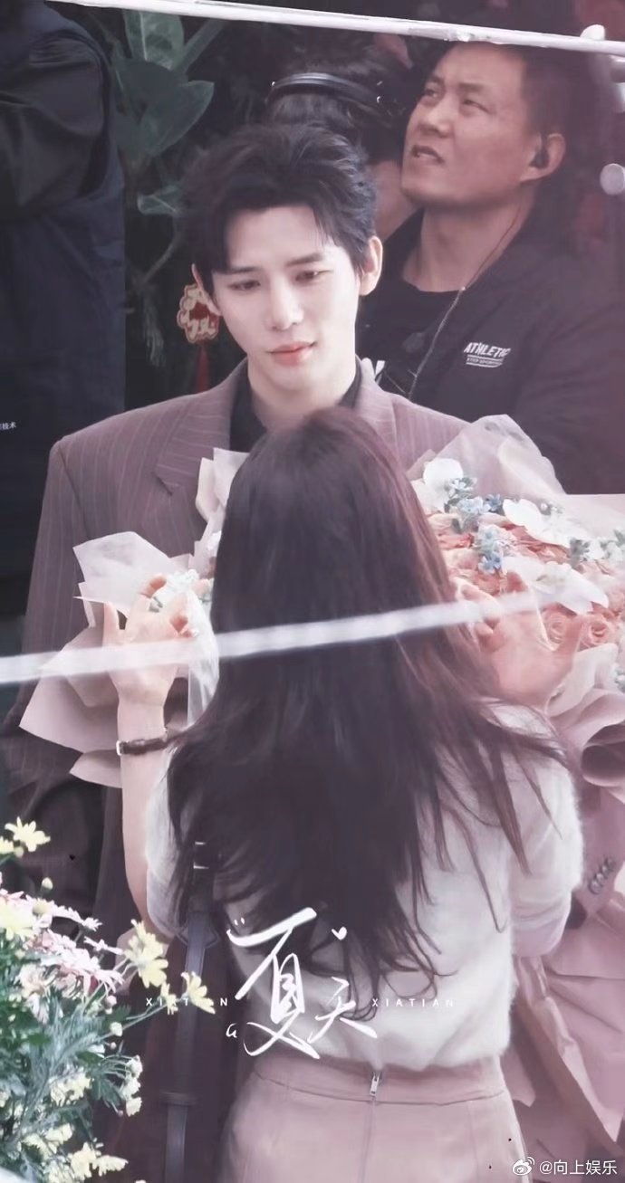 谁能拒绝这个王安宇王安宇深情眼神王安宇深情眼神，谁能拒绝这个王安宇，谁懂穿着大衣