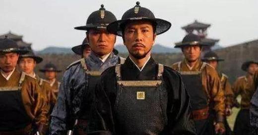1415年，朱棣召新入宫的小贡女侍寝，发现她早已不是处子。朱棣大怒，一脚将她踹下