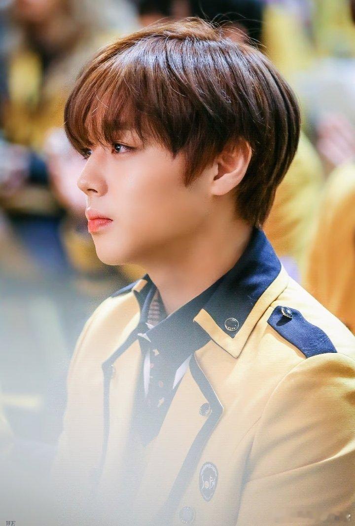 朴志训吃苹果减肥瘦了30斤两个半月，每天一个苹果，瘦了30斤。朴志训说选苹果是因