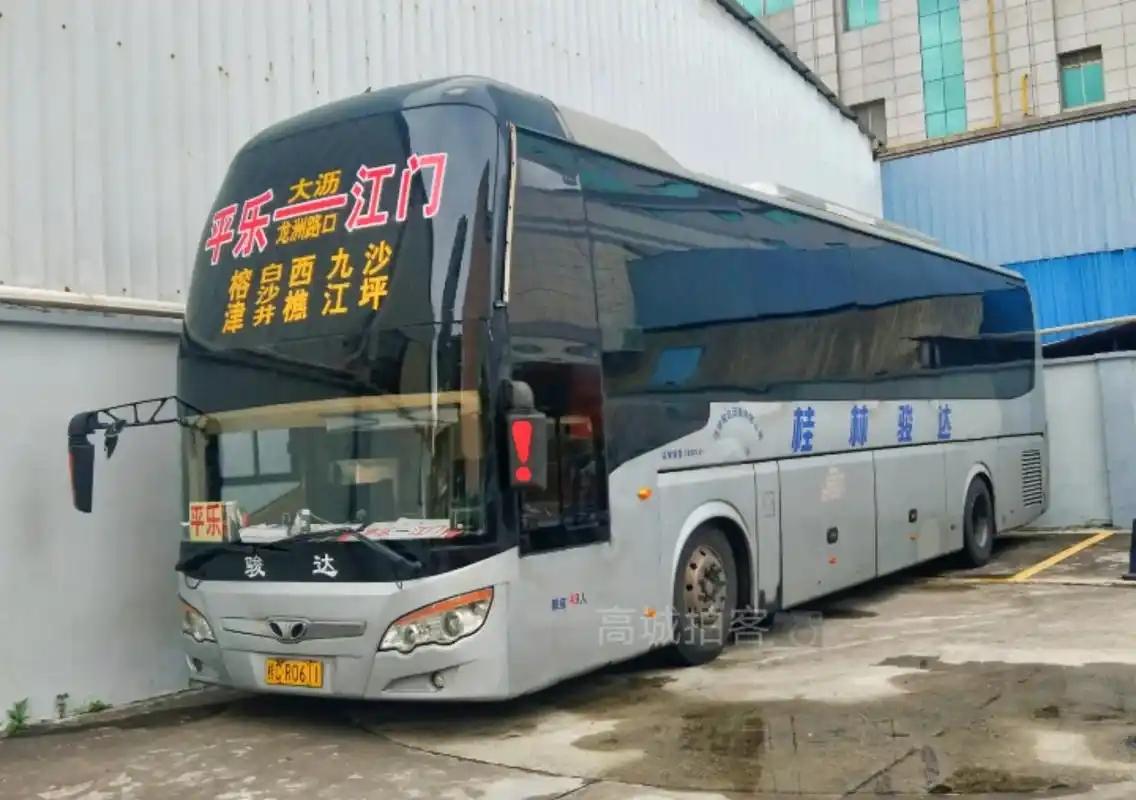 中国为什么要全面禁止卧铺大巴车？很简单，卧铺大巴车看似危险，实则一点也不安全，换