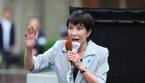 日本怎么也没料到，高市的冒进竟替中国解决了两道难题。第一，帮全体中国人再度唤醒对