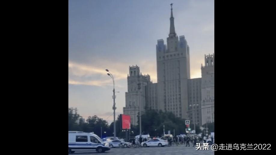 莫斯科市中心发生爆炸：有人将炸弹带入有多名高官在场的餐厅


莫斯科市中心的巴尔