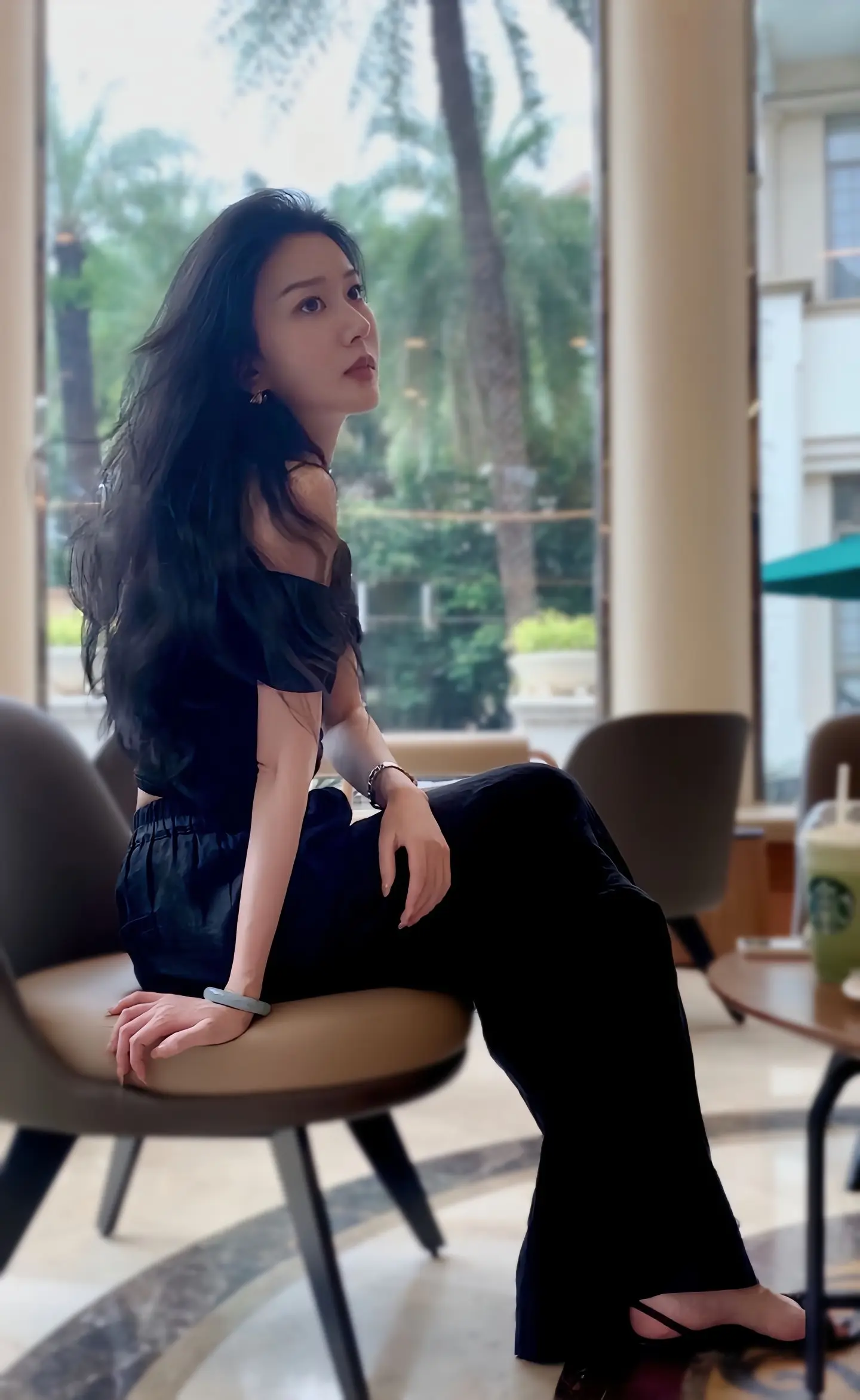 女孩子不需要浓妆艳抹，干干净净简简单单就很吸引人了