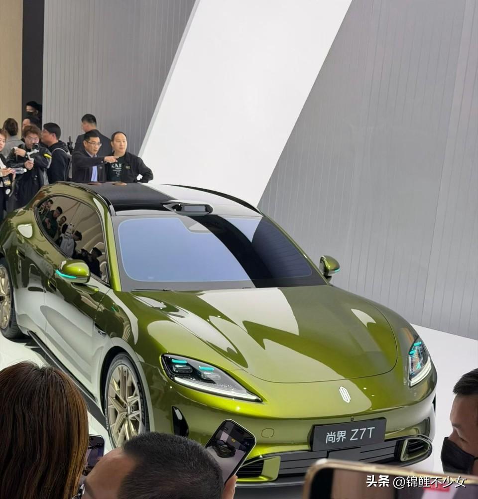 尚界Z7T确实很帅啊，尤其是这个「琥珀金绿」配色！ ​​​