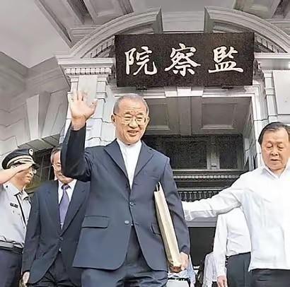 台湾人王建煊曾公开提出一项倡议：号召中国14亿人每人每天捐出一元钱，在全球推广“