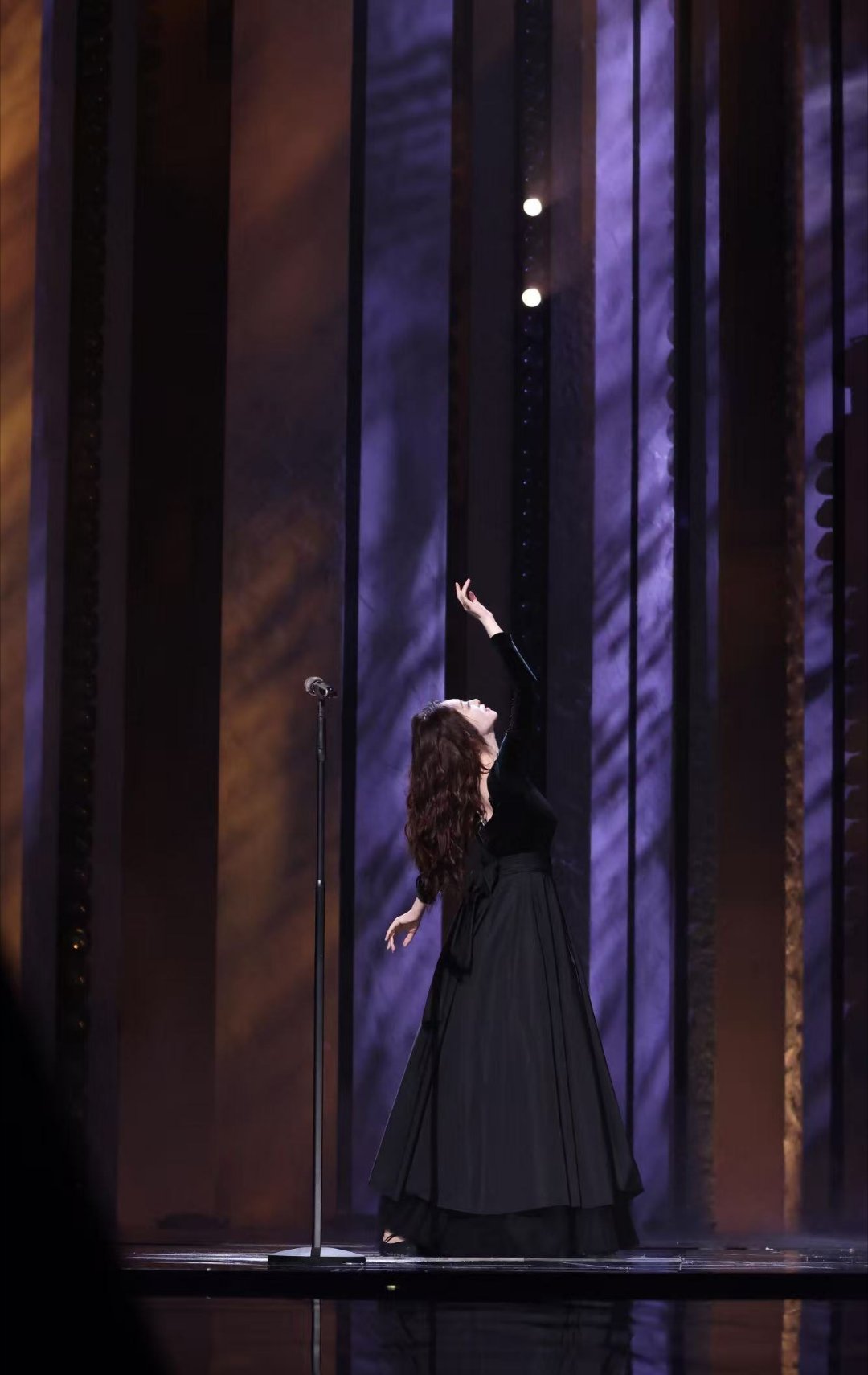 李小冉的正确打开方式 她在舞台上的真实、生活中的松弛、镜头前的优雅，都不是刻意经