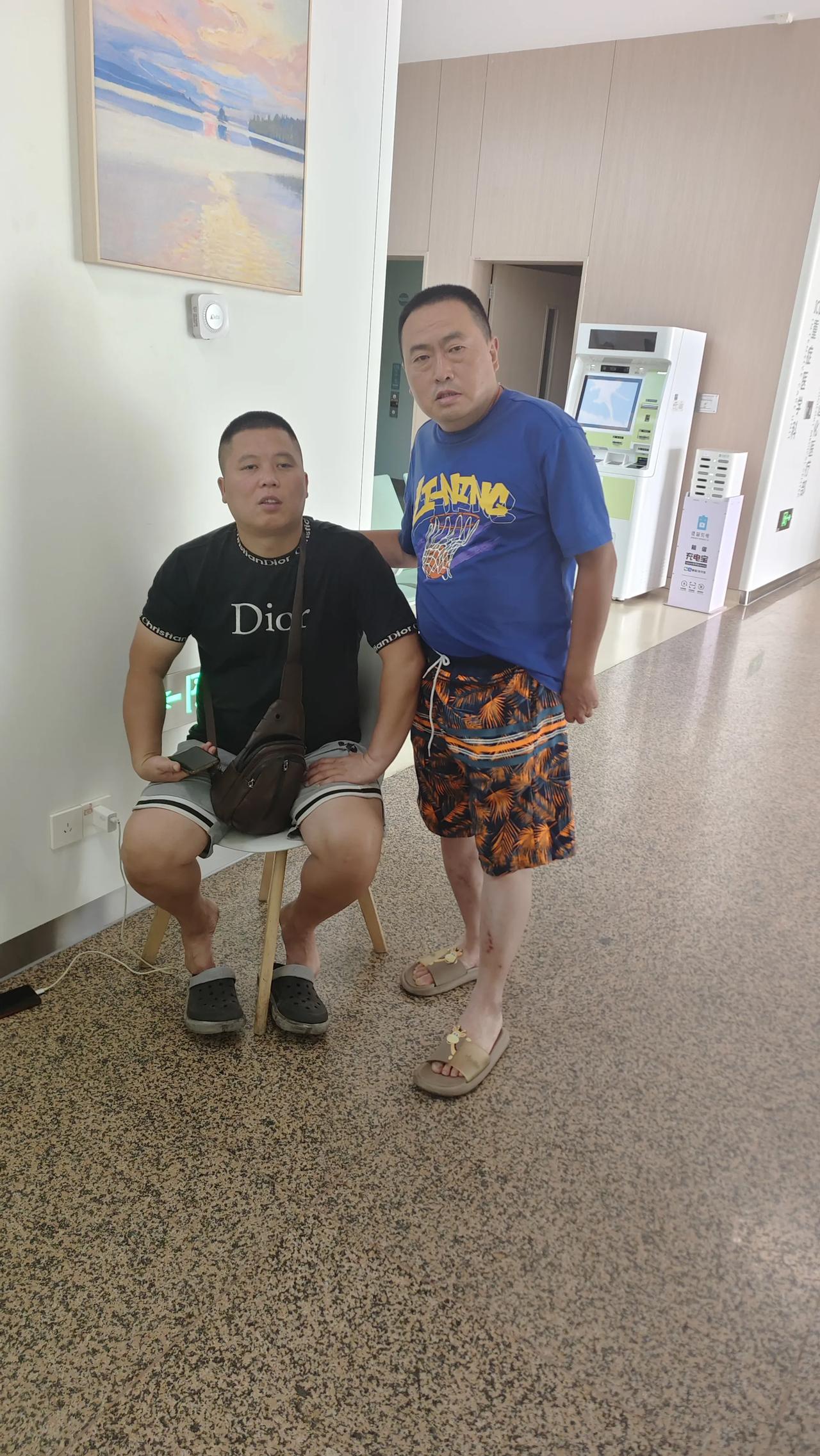 西安网红蓝田西安八哥越南回来干啥去了
有的人说西安八哥在越南找媳妇，媳妇他哥不同