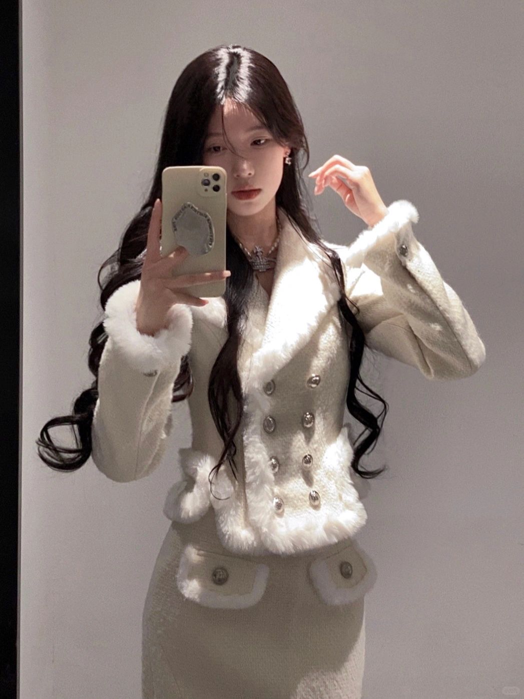 卷发给的氛围感️❄️ ‧₊˚