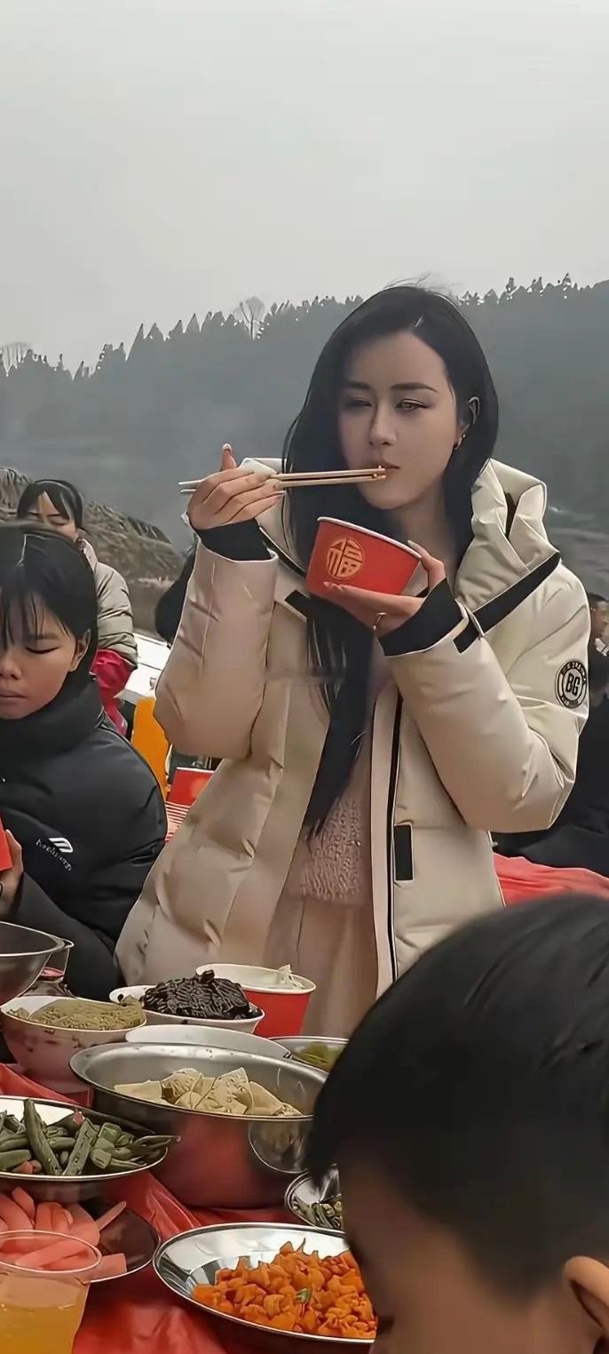 我敢打赌，这样的颜值，在村里肯定是天花板级别的！ ​​​