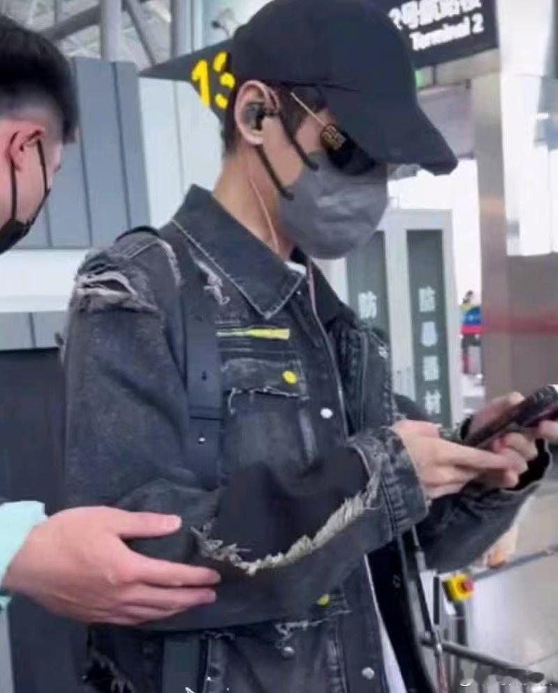 罗云熙成都出发路透罗云熙牛仔少年罗云熙牛仔少年，太帅了吧，