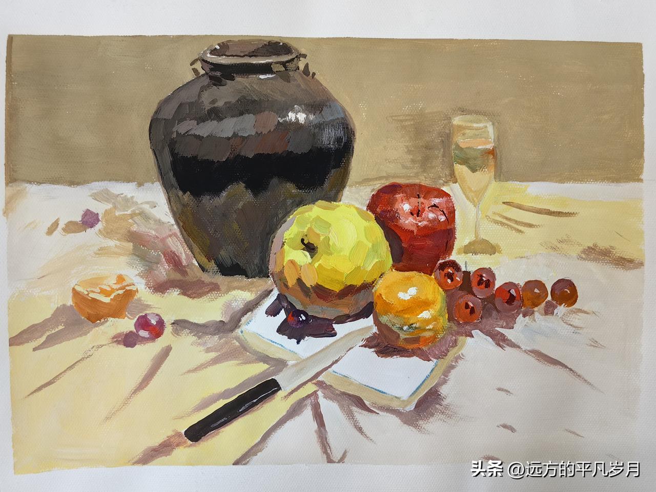 每日一练（静物水粉画）
 
古瓮凝深墨，
鲜果满素盘。
晴光铺浅案，
静色自生安