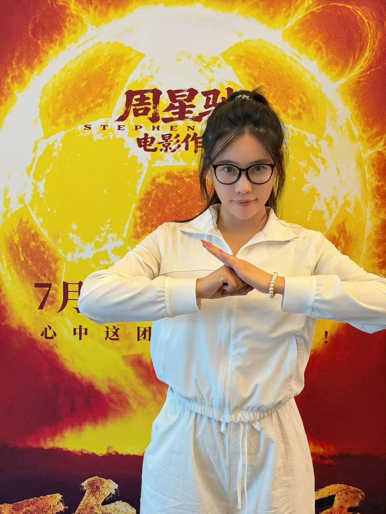 施予斐演绎周星驰无厘头 施予斐演的梨花队11号的撒娇名场面封神了，在《功夫女足》