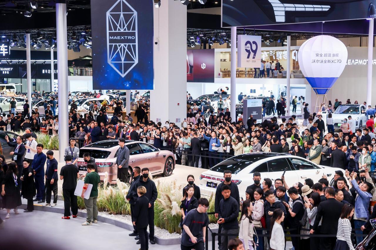 余承东和马东的相声，让北京车展直播有了新看头
往年北京车展，大佬们站台讲话，多少