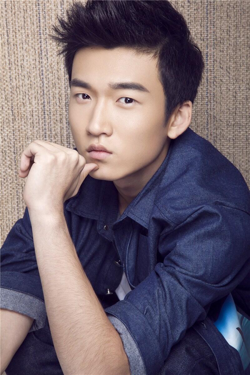 第一次认识这一个演员是在《父母爱情》里他演的江卫东，是个调皮的孩子，演技自然真实