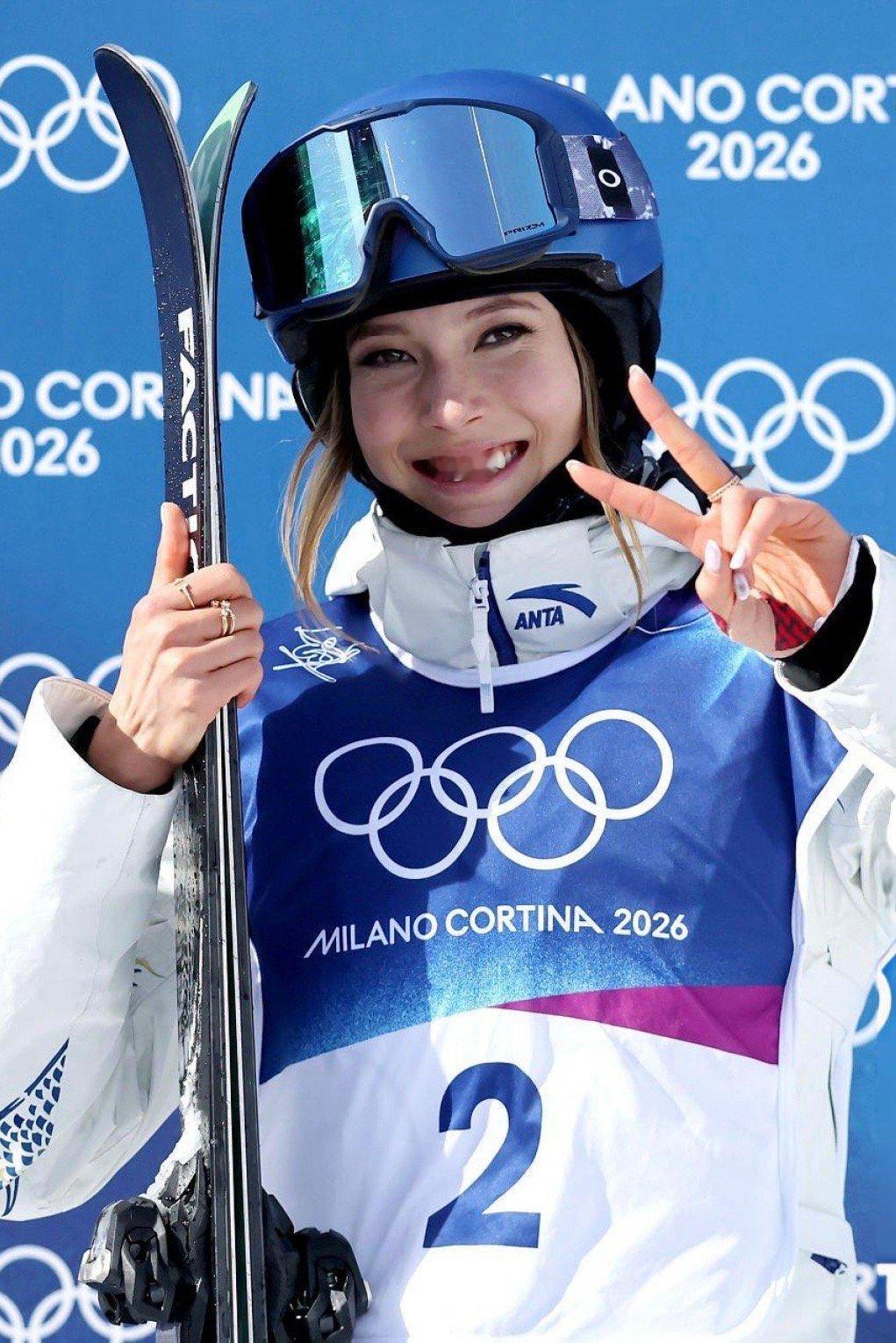 谷爱凌金牌李方慧银牌 是赢了很多人的第一名和第二名！！！！中国姑娘太牛了！！！！