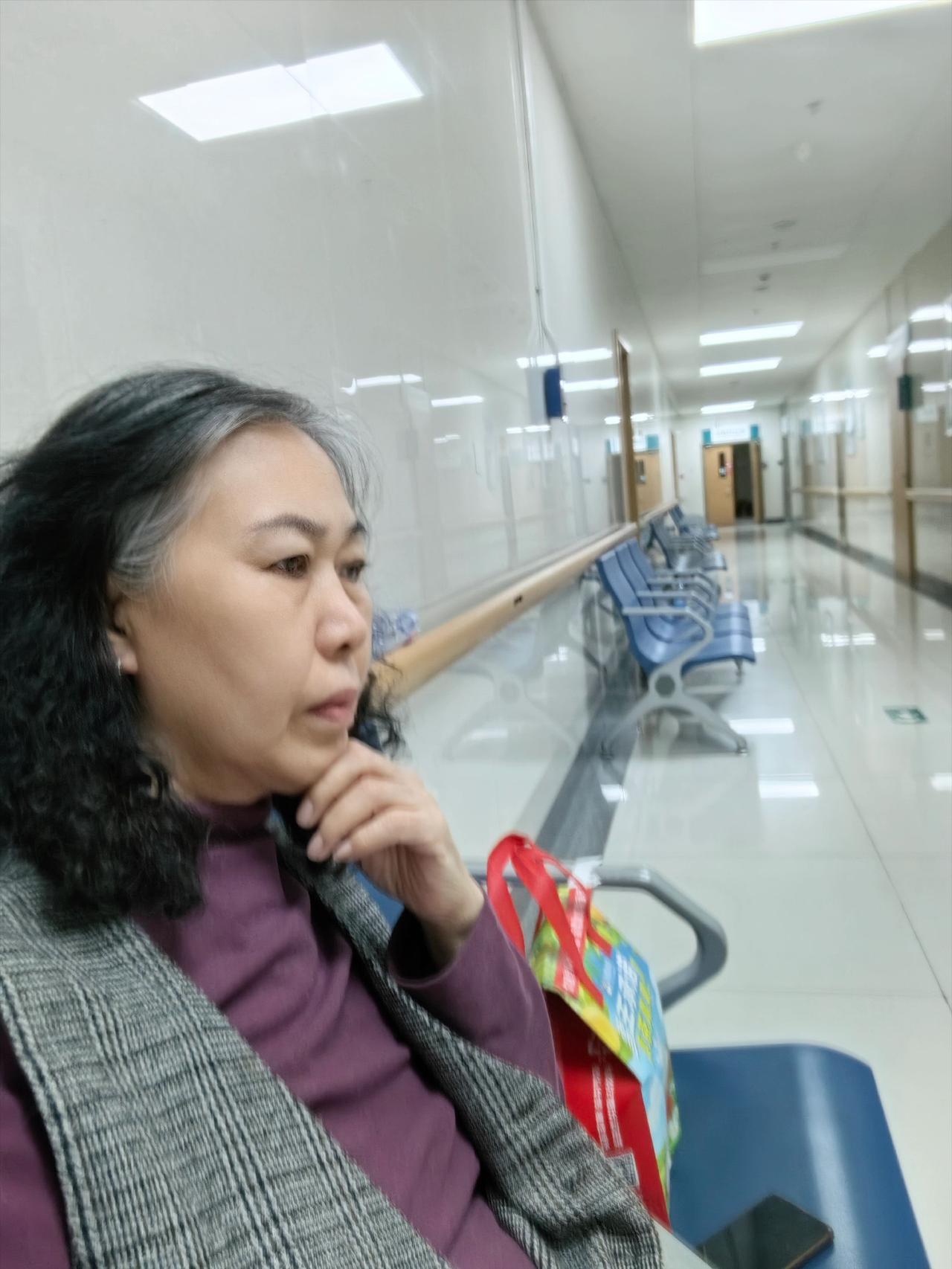 63岁婆婆陪儿媳在北京住院整整一个半月
昨夜又是彻夜难眠
儿媳sk恢复不好，又做