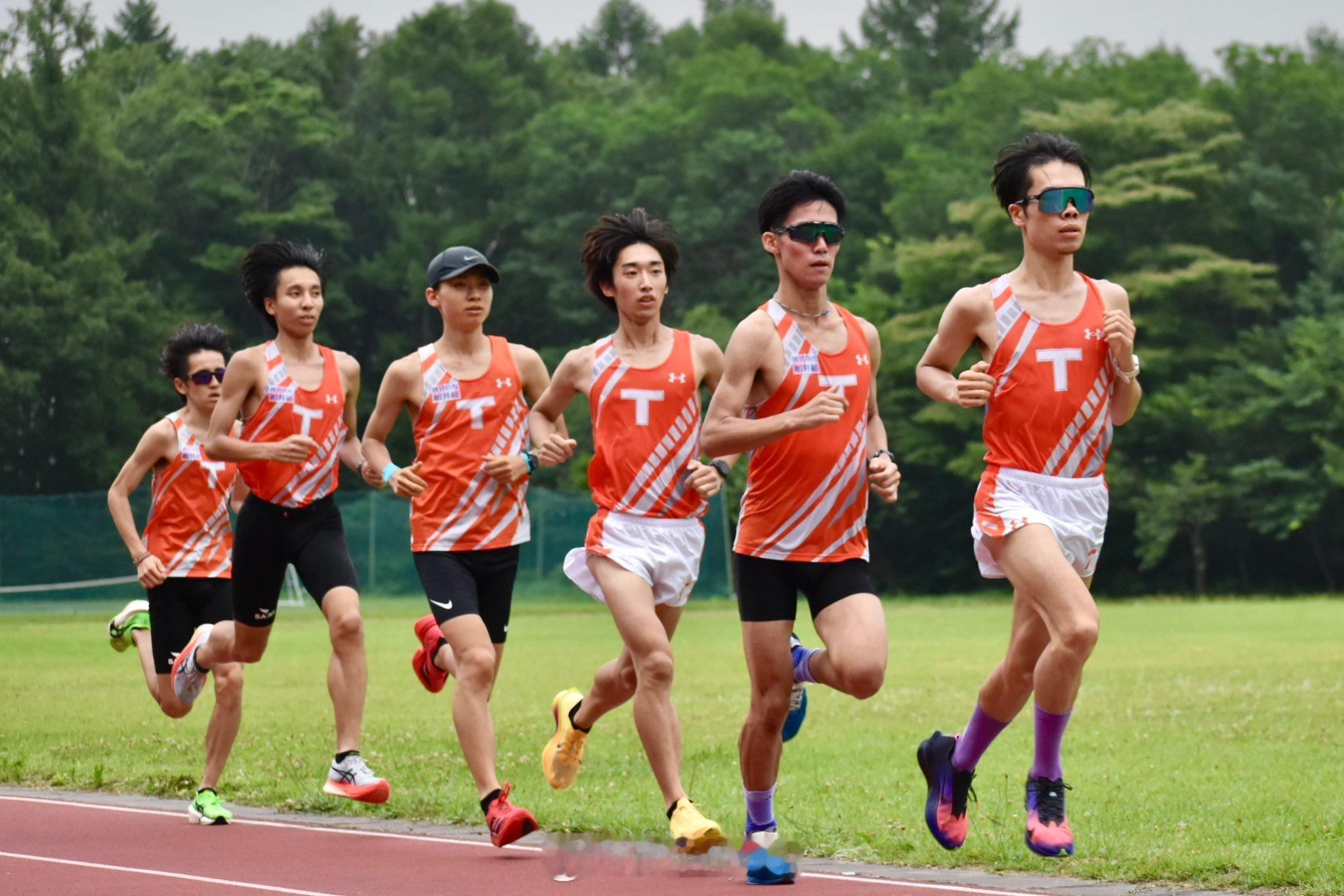 拓殖大学的小将们拓殖大学夏训中长跑跑步