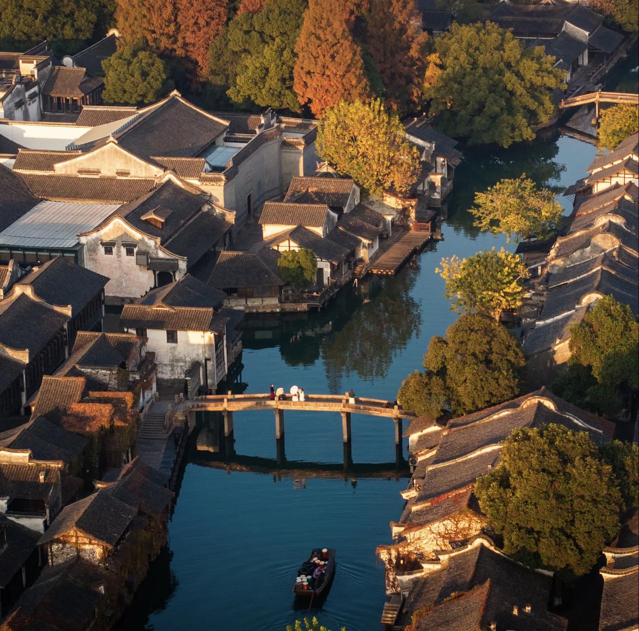 【知足的人，虽然睡在地上，如处在天堂一样；不知足的人，即使身在天堂，也像处于地狱