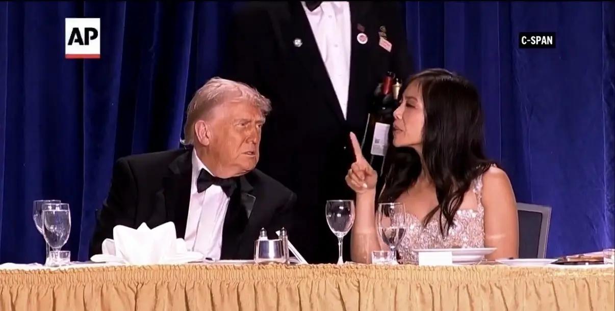 白宫记者晚宴遭遇枪击，特朗普在接受白宫记者协会主席姜维佳采访时表示：“在美国当总