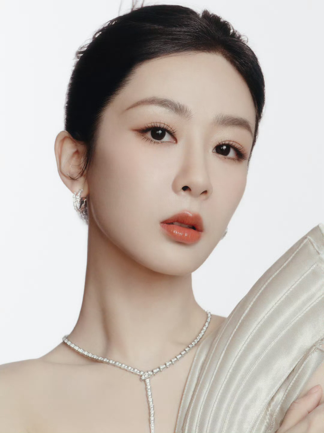 #杨紫[超话]##杨紫黄瀛子# 💜#杨紫要久久爱# 用心去生活，用爱去对待，与