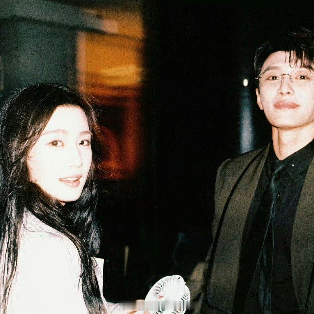 轧戏大伯哥的身份正宫的做派 裴轸这角色怕不是在两个剧组间反复横跳？前脚还是权谋剧