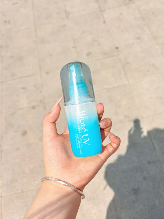 只有强者才配做我的防晒喷雾