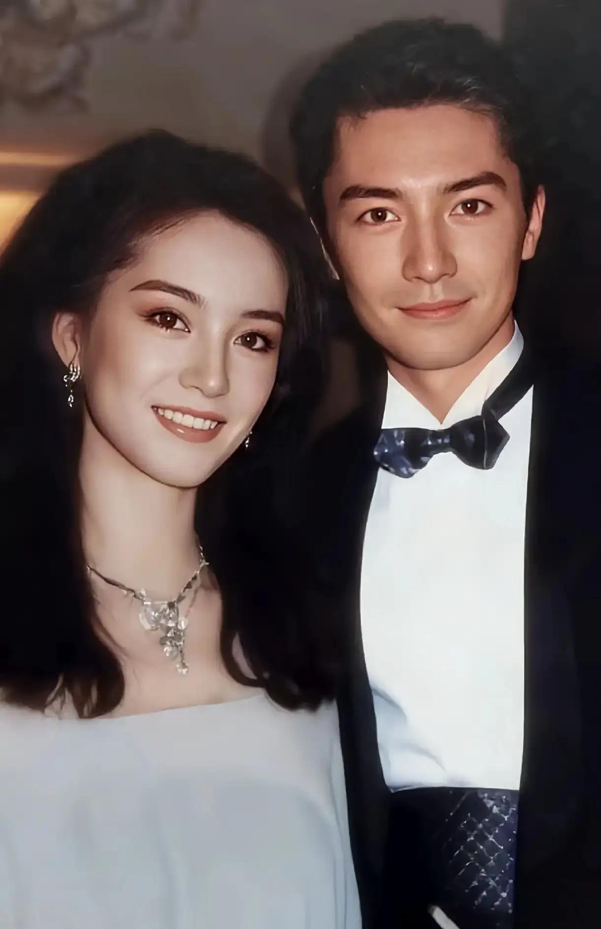 绝世容颜
他凭借《末代皇帝》火遍大江南北，走上艺术巅峰，从一个孤儿逆袭成亚洲第一