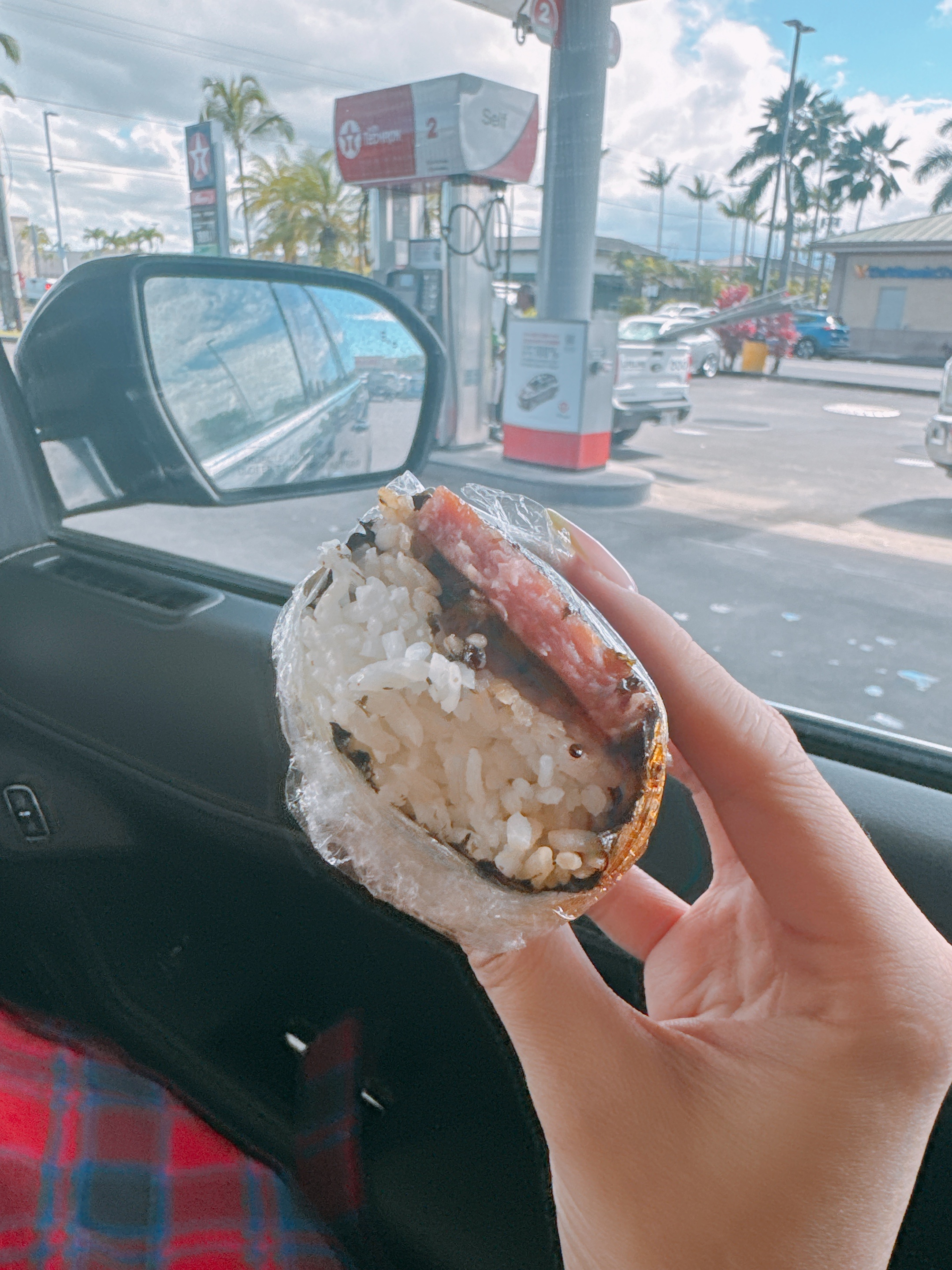 再加油站⛽️咪西了一个饭团这三天来第一次吃上了米饭我哭回去包瘦的
