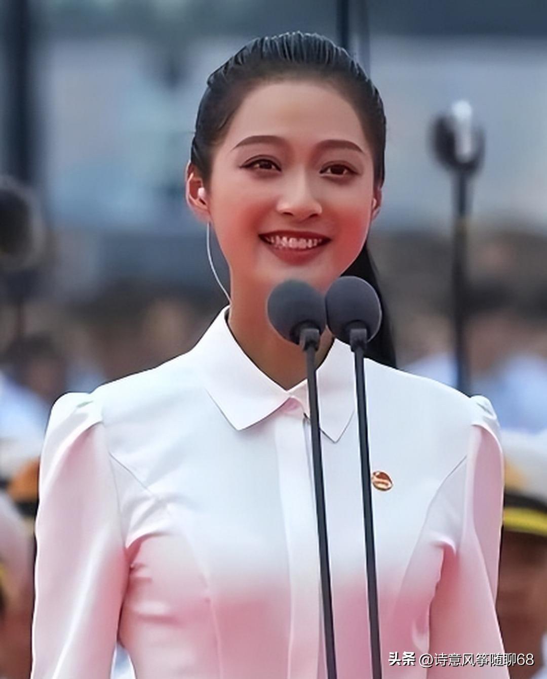 这是当年党成立100周年大会天安门广场上最美的一个领诵员，她还是中国传媒大学的校