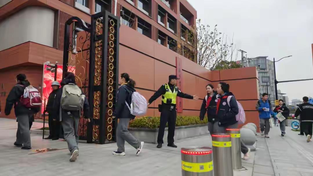 上海182万神兽归笼遇“魔鬼天气”！超短学期仅82天，家长笑称：课没上热乎又要放