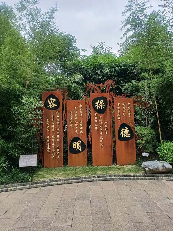 家风家教真的太重要了！孩子的言行就是家风的镜子，为人处世是家教的反映。一个懂礼貌