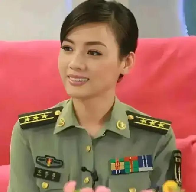 离婚手续办完的第3天，她做了个让所有人看不懂的决定。
 
1999年，陈思思办完