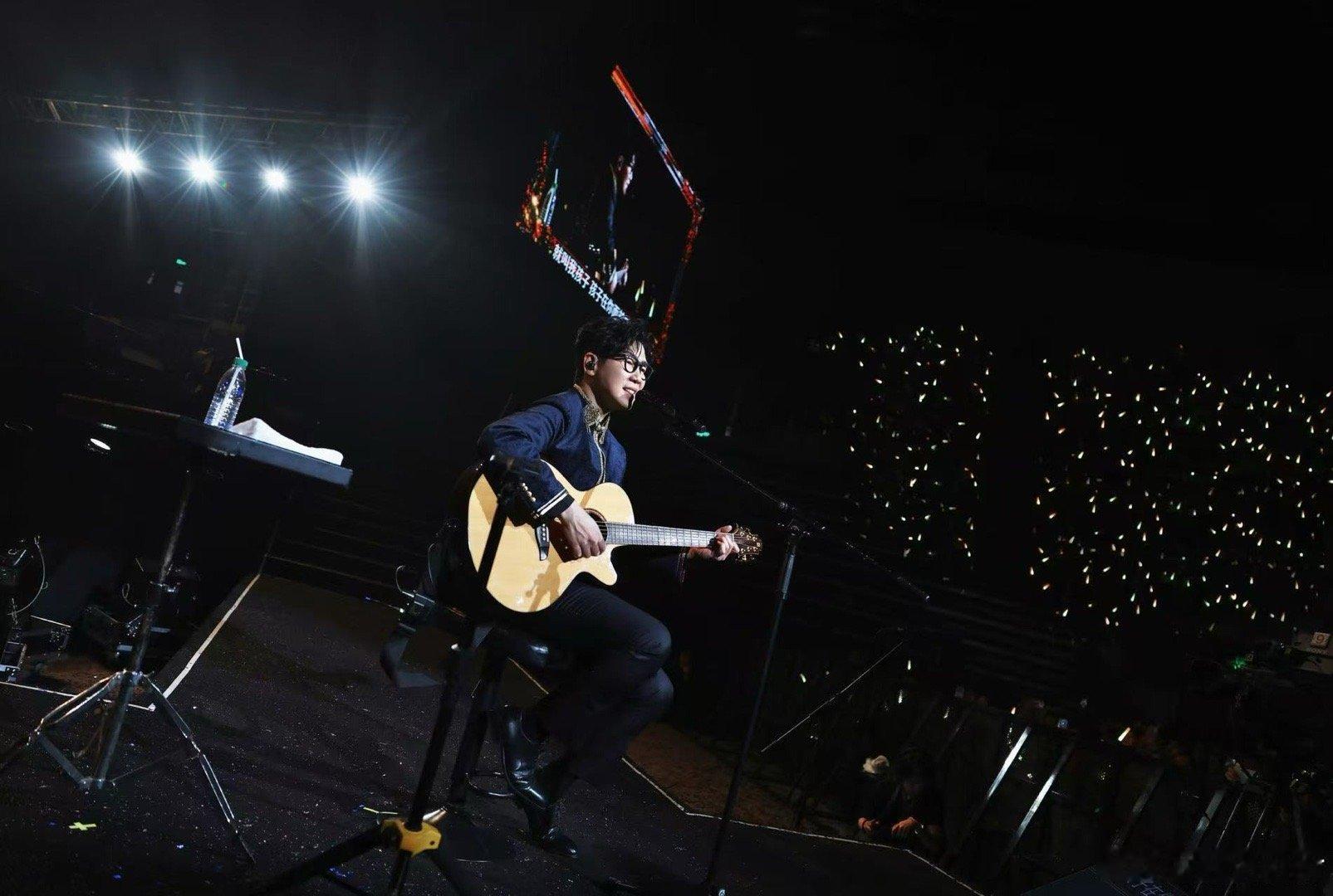 品冠的上海限定回忆杀品冠哈啰三十如一 上海因品冠的歌声暖意融融！三十年如一日的温