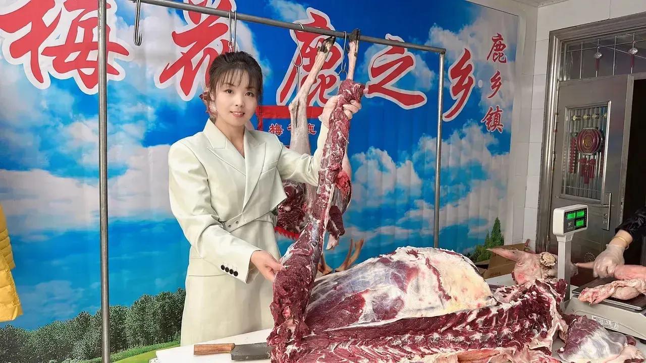 梅花鹿肉，性温和，有补脾益气，温肾壮阴的功效。常食鹿肉能够美容养颜、延年益寿，是